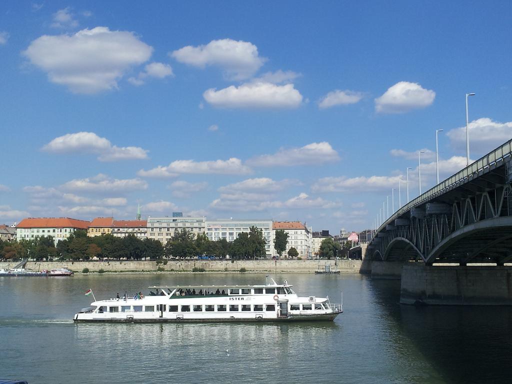 Studio Along The Danube Budapest Exterior photo