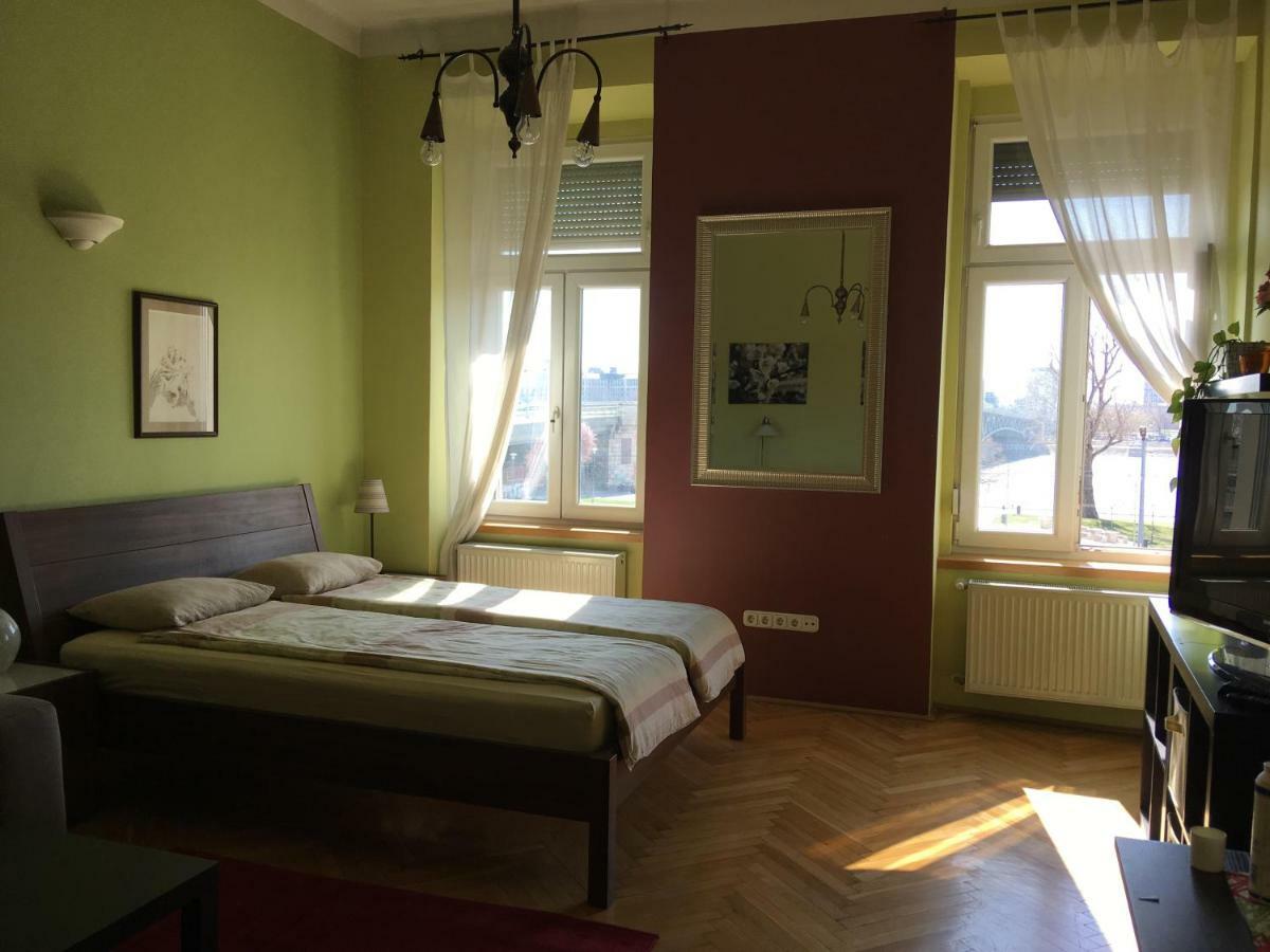 Studio Along The Danube Budapest Exterior photo